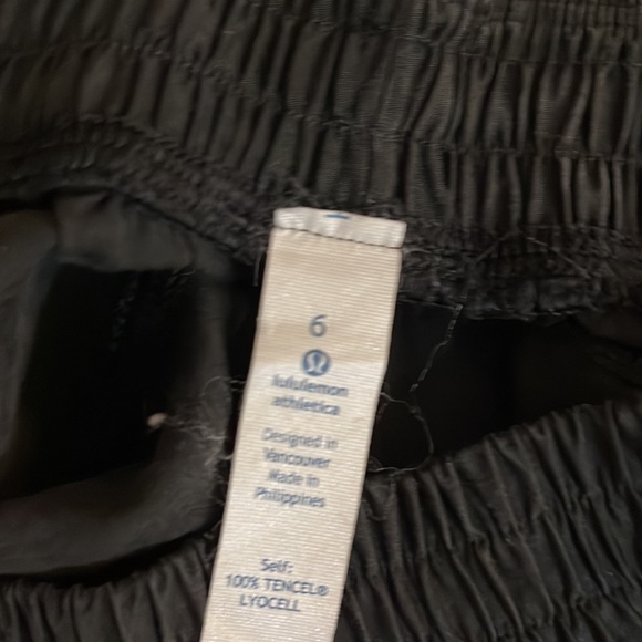 Like new Lululemon black tensel joggers - Picture 6 of 6